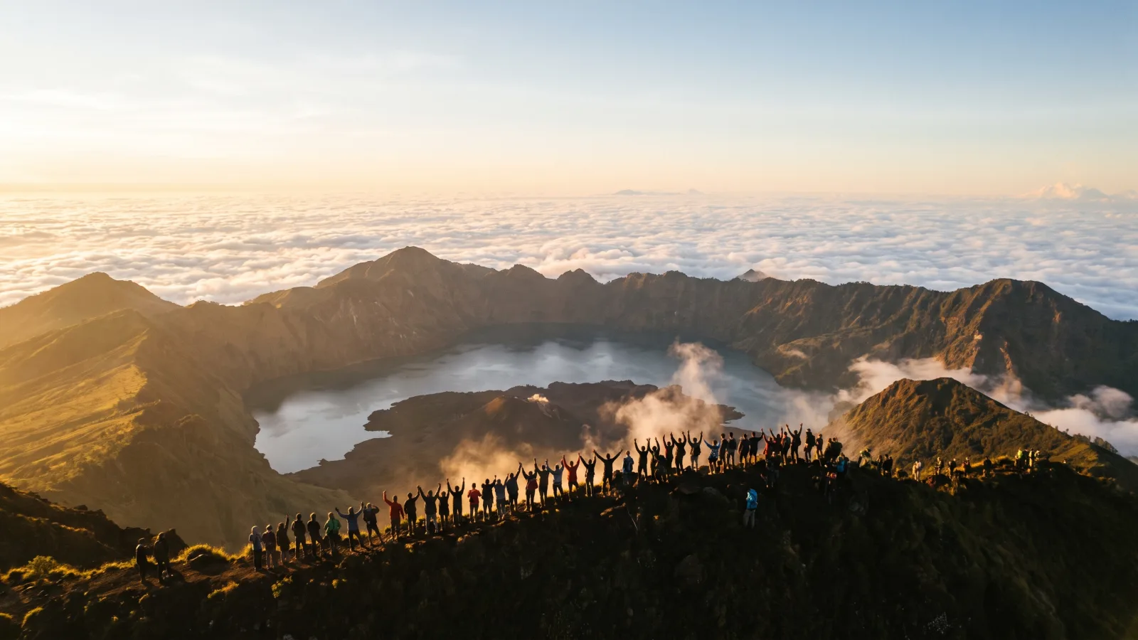 Lever de soleil sur le volcan Mont Batur à Bali